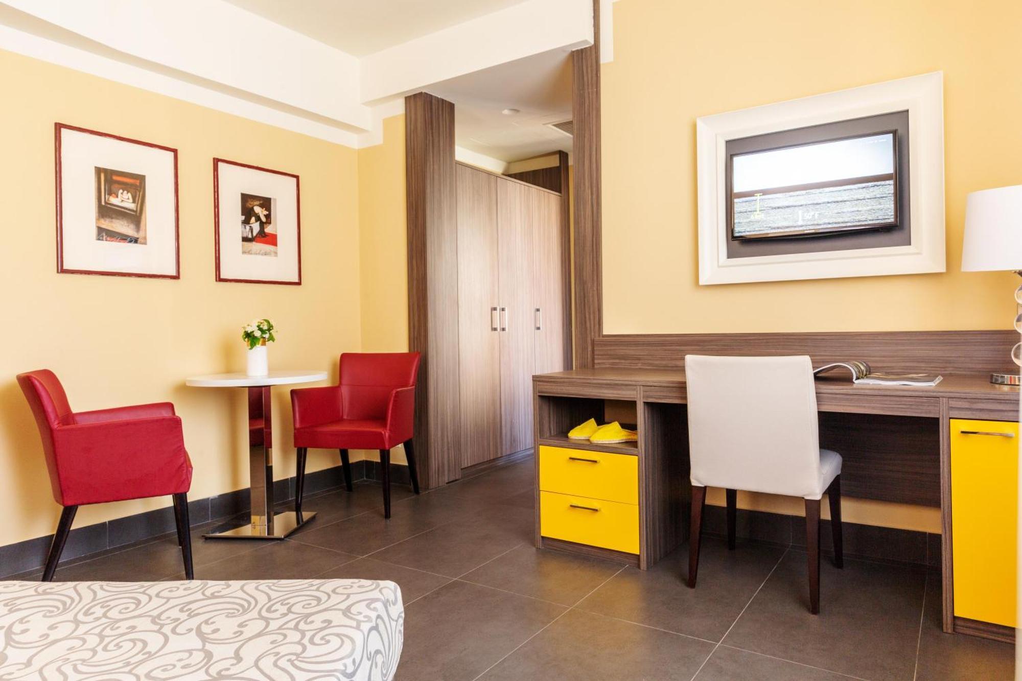 Park Hotel Residence Orbetello Bagian luar foto